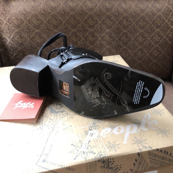 new FREE PEOPLE Rory GENUINE LEATHER boots booties in Black 894R0 - Picture 9 of 16